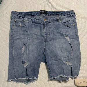 Celebrity pink Bermuda shorts